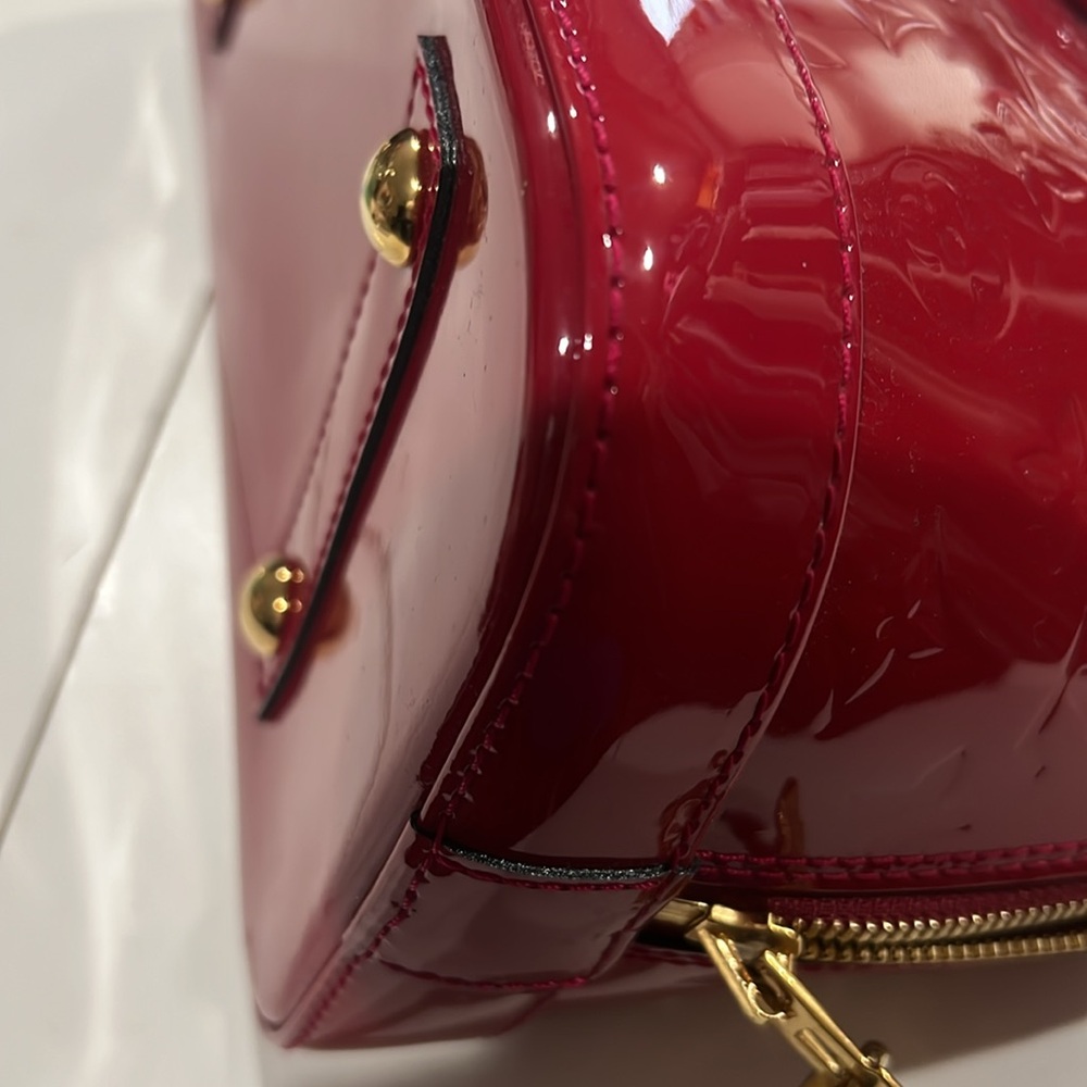 Louis Vuitton - Picture 9 of 12